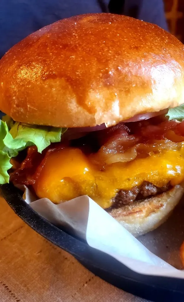 M's Classic Burger